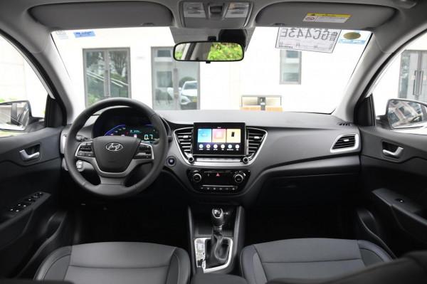 解析現代悅納，售7.28萬起，油耗4.9L，實用性和價效比兼備