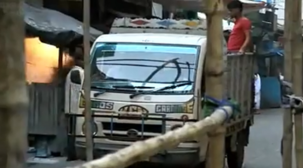 印度下水道都是黃金!小夥靠著掏下水道,賺得盆滿缽滿 印度下水道都是黃金!小夥靠著掏下水道,賺得盆滿缽滿