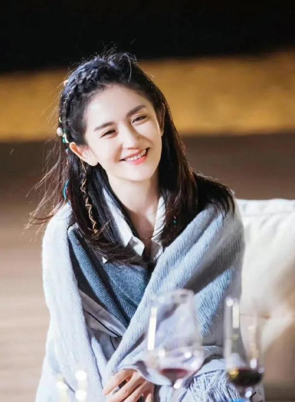 “人間喜神”謝娜，17歲北漂，被網路暴力16年，她經歷了什麼？