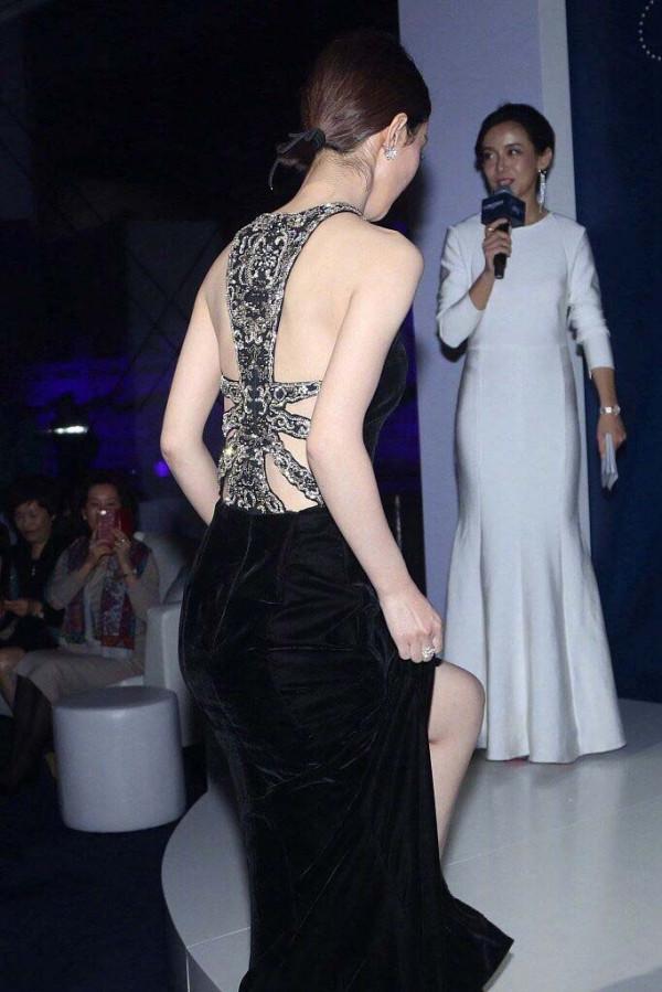 趙麗穎黑色長裙禮服照、優雅迷人 趙麗穎黑色長裙禮服照、優雅迷人