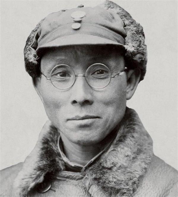 女子攜重病老人來到中南海，指名找國務院副總理，鄧子恢是我父親