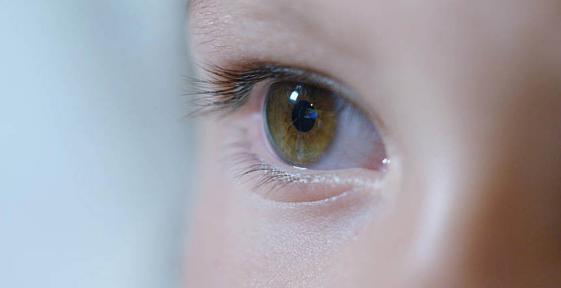 護眼燈,挑光線柔和偏黃的 護眼燈,挑光線柔和偏黃的