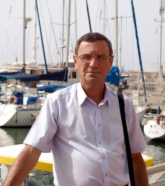 蘇聯航母之父：拒美天價高薪，助中國製造航母，他究竟有何目的？