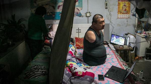 筷子哥:生下來就是一個大肉球,沒有四肢,我也能養活我的妻兒 筷子哥:生下來就是一個大肉球,沒有四肢,我也能養活我的妻兒