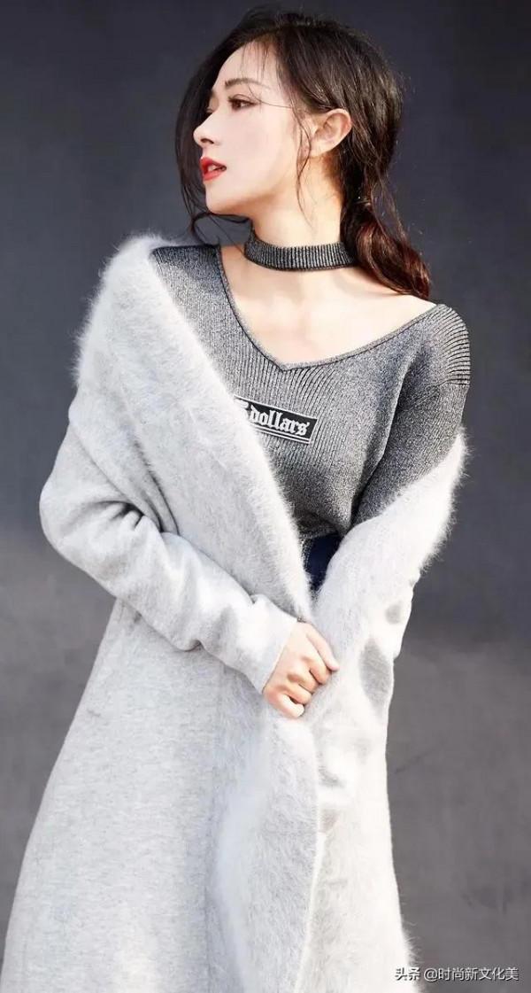 萬茜，人淡如菊，自帶風情閒看花開花落，坐待雲捲雲舒