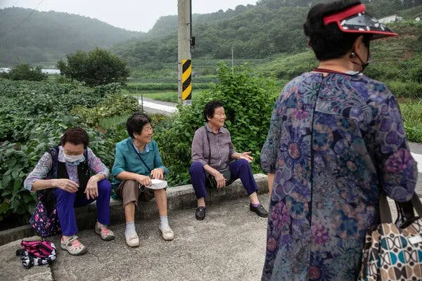 韓國農村空巢老人太慘！出門全靠走，村落十室三空，留守皆老人