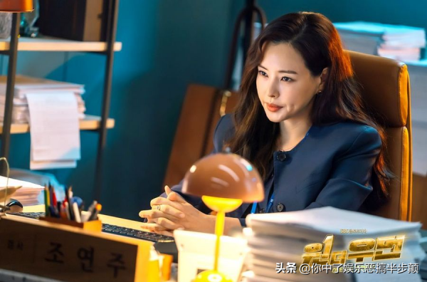 金素妍、宋慧喬、李荷妮、李帝勳競爭2021年SBS演技大賞，誰贏？