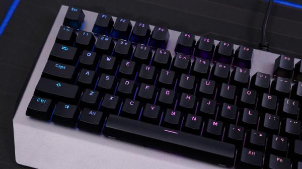 給手指過情人節，入手迪摩F3 PLUS機械鍵盤