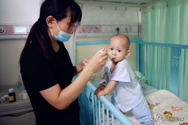 1歲幼童發熱肚脹,醫院檢查結果讓全家人崩潰:腹內腫瘤已拳頭大 1歲幼童發熱肚脹,醫院檢查結果讓全家人崩潰:腹內腫瘤已拳頭大