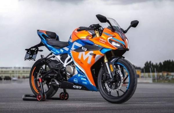 春風 250SR-R 單搖臂還帶定風翼，你喜歡嗎？