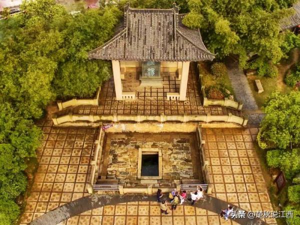 江西的這座山，與月亮有關，還帶著明月般朦朧的美