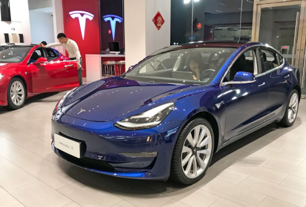 全球首款抗新冠口服藥物在英國獲批使用；上線僅3天，特斯拉叫停“0首付”購車；中國移動A股IPO獲證監會稽核透過