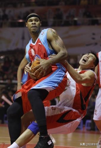 人物|17歲學籃球,42歲退役,換過8支球隊,被稱作CBA“活化石” 人物|17歲學籃球,42歲退役,換過8支球隊,被稱作CBA“活化石”