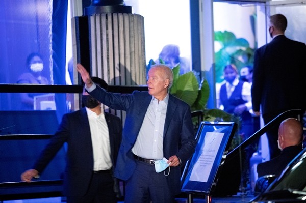 上樑不正下樑歪！美國家長明知道孩子感染新冠，還送去學校上課