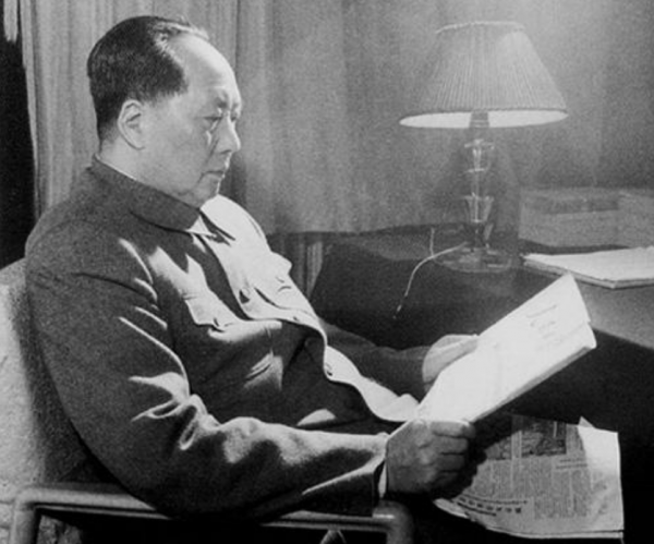 開國女少將回鄉，曾毒打過她的前夫嚇得睡不著，她如何處理的？