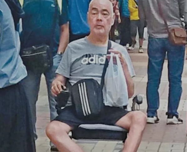 68歲港星患腦退化！記憶衰退出行靠輪椅，舉目無親只能住養老院