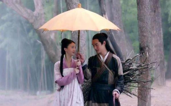 民間故事：富商探望寡嫂，發現她深夜挖坑，破產才知寡嫂良苦用心