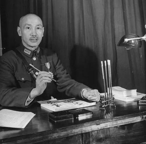 被特赦後，臺灣許諾補發27年中將薪水，黃維拒絕：不想負任何一方