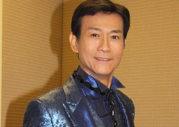 初見發如濃墨，再見禿頭禿腦！這12位男星的頭，讓女人好心碎