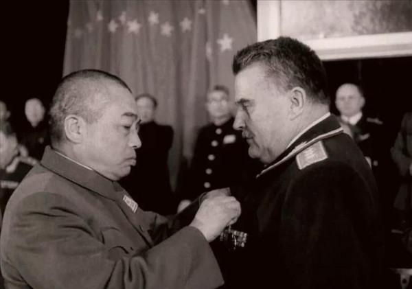 1955年蘇軍撤離大連,移交上千門火炮,300多架飛機58艘艦艇 1955年蘇軍撤離大連,移交上千門火炮,300多架飛機58艘艦艇