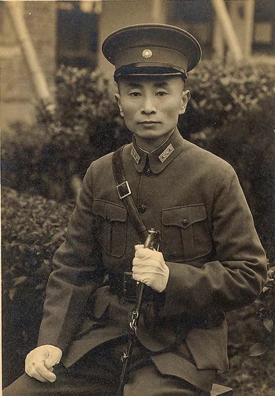 為打倒叛徒父親，兒子入黨從軍，開國大典時才知父親竟是臥底特工