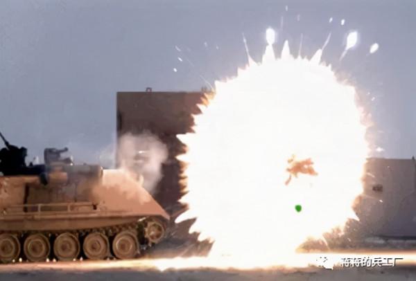 符合以色列國情的昂貴配置，埃坦裝甲車選擇艾裡遜4800SP變速箱