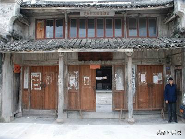 1949年軍代表進駐貴州鄉村，遭土匪持刀夜襲，一人反殺2名悍匪
