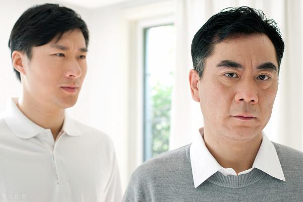 父親和20歲的兒子籤協議:我不給你買房娶媳婦,你不用給我養老 父親和20歲的兒子籤協議:我不給你買房娶媳婦,你不用給我養老