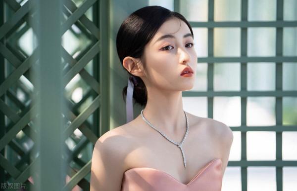 00後小花:張子楓 00後小花:張子楓