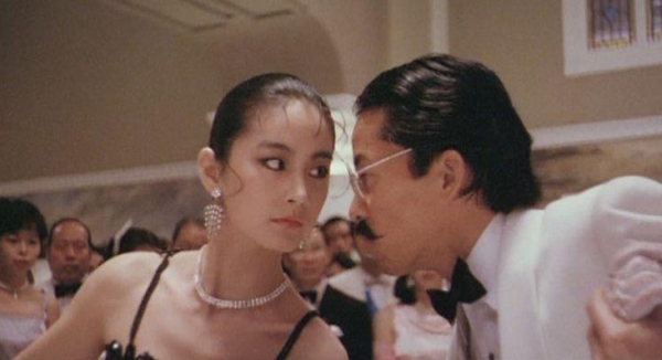 67歲林青霞與老戲骨聚餐！面板白裡透紅顯年輕，一頭黑髮十分濃密