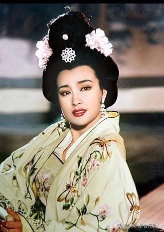 年輕貌美如花，老了狀態各異，這10位女星告訴你：歲月也會敗美人