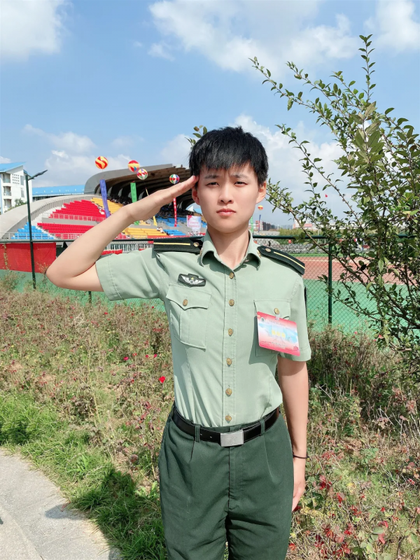 颯！第71集團軍新畢業女排長集體亮相