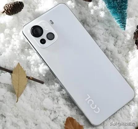 手機外觀千篇一律？2021年3款高顏值手機，送人自用都合適