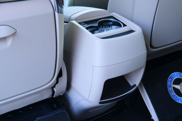 3430mm軸距+空氣懸掛 三排均可葛優癱 賓士V 260 L空間評測