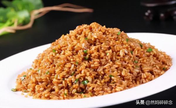剩飯怎麼辦？不要緊，這樣炒一炒，粒粒分明，香氣四溢