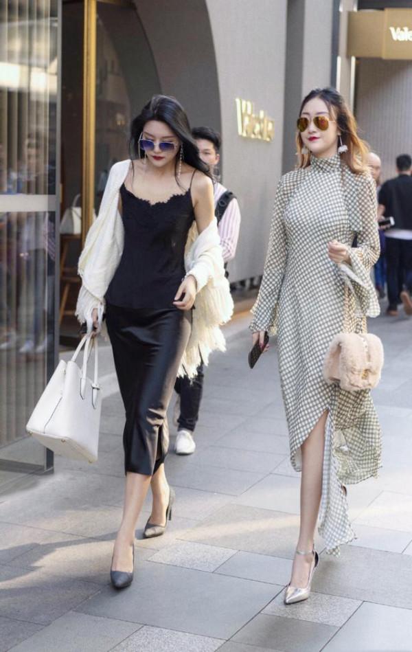 穿緊身裙就是不一樣！女人30歲了卻顯得氣質優雅，時尚得讓人羨慕