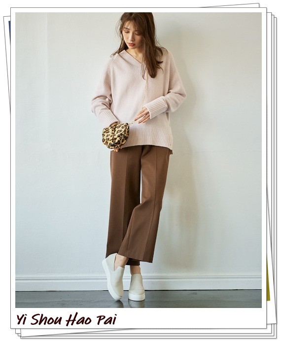 棕色闊腿褲的秋冬穿搭示例！這些顏色的上衣都可以和它搭配