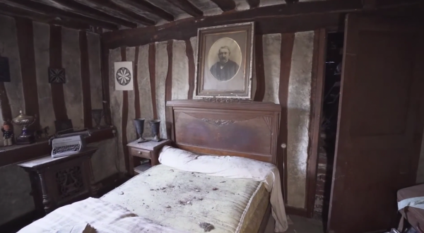 愛狗夫人留下的豪宅，廢棄了20多年，屋內留著狗標本