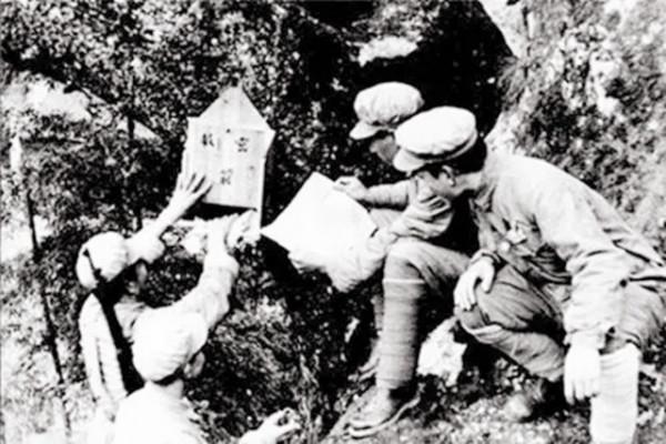 匪首為報復紅軍,曾五次帶人挖賀龍將軍祖墳,老巢所藏物令人咋舌 匪首為報復紅軍,曾五次帶人挖賀龍將軍祖墳,老巢所藏物令人咋舌