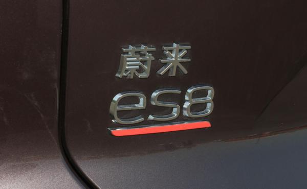不用擔心油耗的效能SUV，車長超5米，卻能4.9秒破百，詳解蔚來ES8