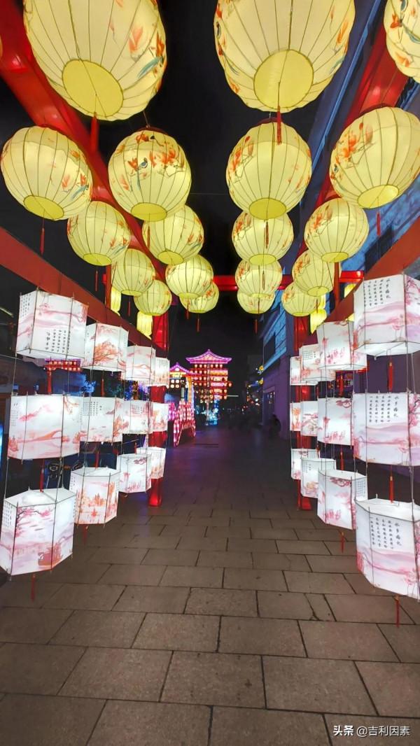 賞中秋燈會，遊夜美周莊