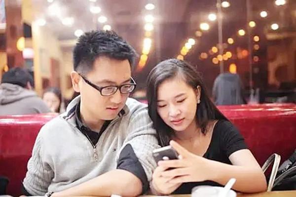 她在汶川地震中喪女失腿,6年後再嫁華裔學霸,今兒女雙全很幸福 她在汶川地震中喪女失腿,6年後再嫁華裔學霸,今兒女雙全很幸福