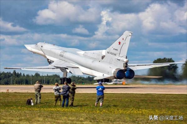 300輛美國裝甲車將到位！俄軍核彈大炮部署完畢：可摧毀波蘭美軍