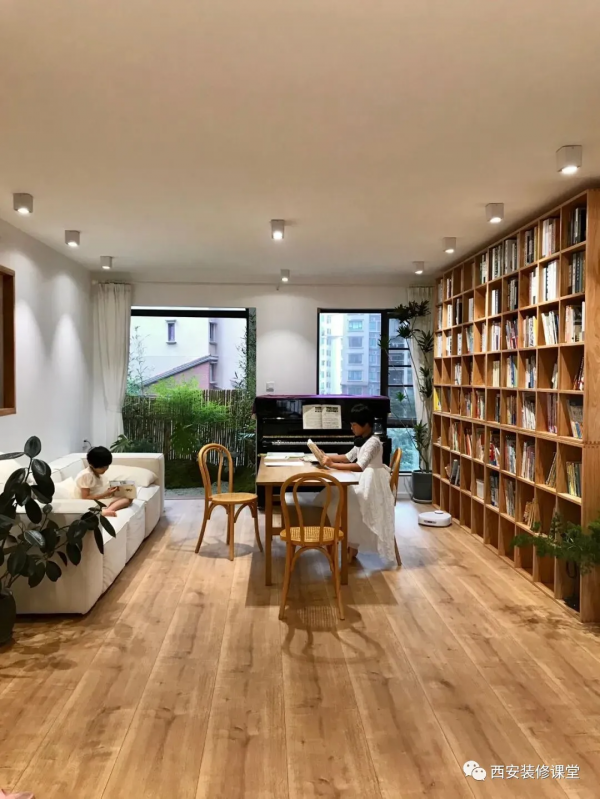 客廳不要傳統，長條桌布局可好？