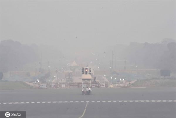 印度迎來排燈節空氣汙染嚴重 新德里霧霾圍城
