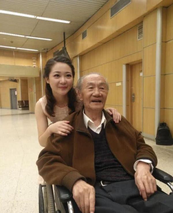 還記得《暖春》中的小花麼，如今長相驚豔，無幾人能認出！