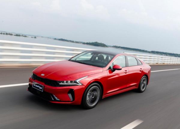 看外在 聊內在 起亞K5對比日產天籟