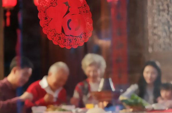 半張臉被腫瘤“吃掉”！醫生給她補臉成功，圓了她抱外孫女的願望