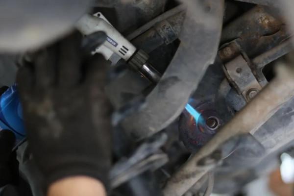 怪獸修車：翻新一輛“破爛不堪”的吉普指南者，滿血復活變新車