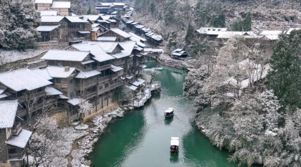 春雪紛飛染冬色 黔地皚皚似北國